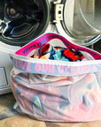 Reusable mesh laundry bag that catches microplastics and filters synthetic fibres. Eco-friendly, anti-pollution design for sustainable washing