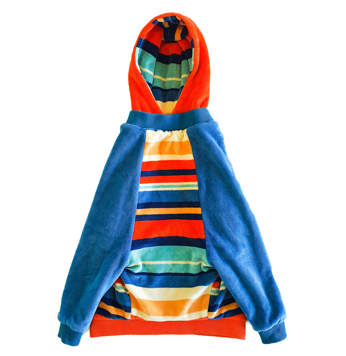 Dog Hoodie – Give your dog a stylish edge with this trendy dog hoodie, made from soft and breathable fabric. dog jumper.